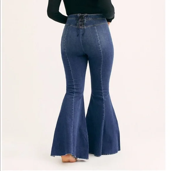Free People: We The Free NEVER WORN Lace Up Back Dark Wash Bell Bottom Jeans